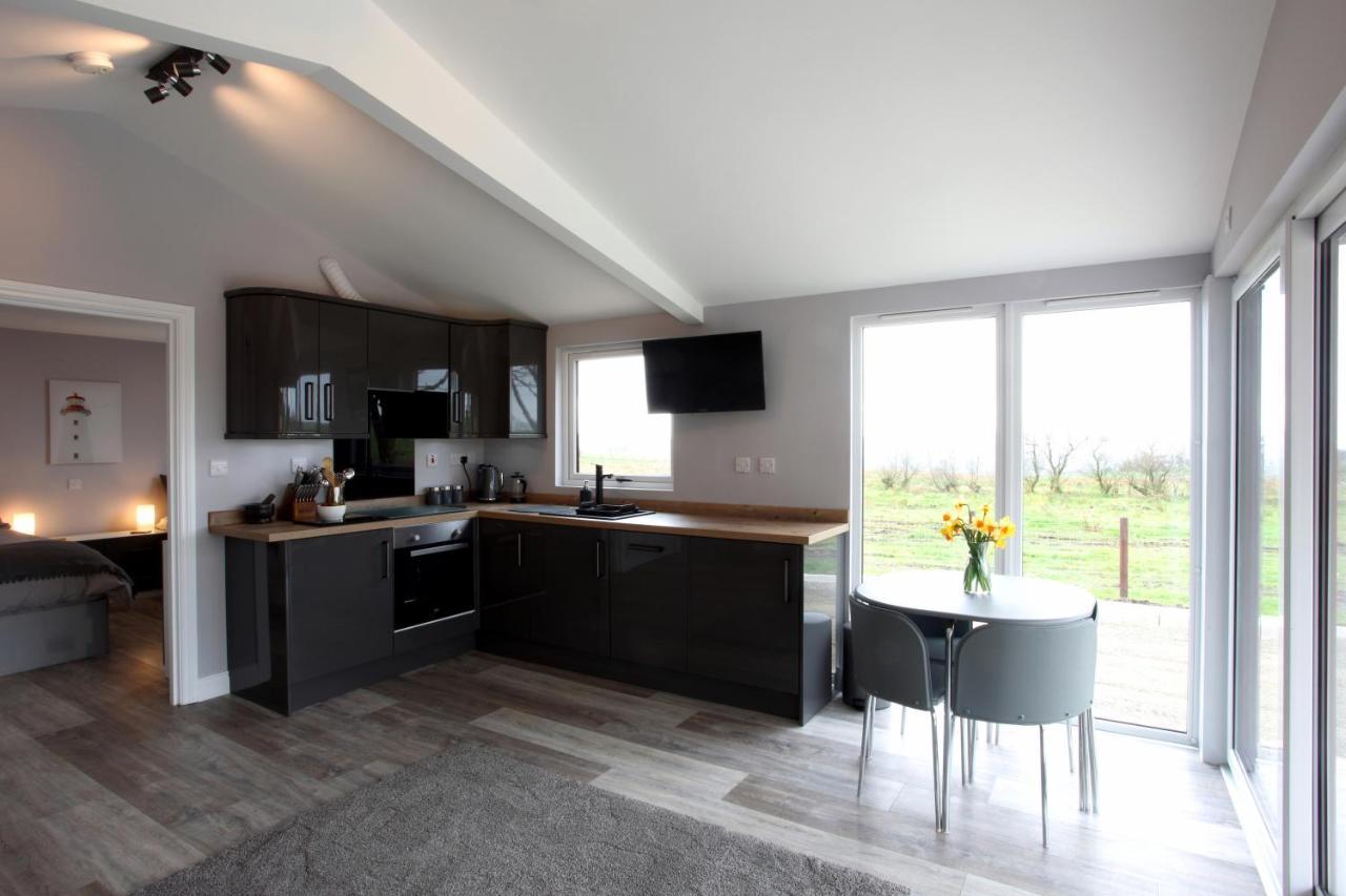 Deerfin Rentals Private Chalet With Hot Tub Ballymena Extérieur photo