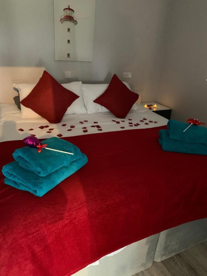 Deerfin Rentals Private Chalet With Hot Tub Ballymena Extérieur photo