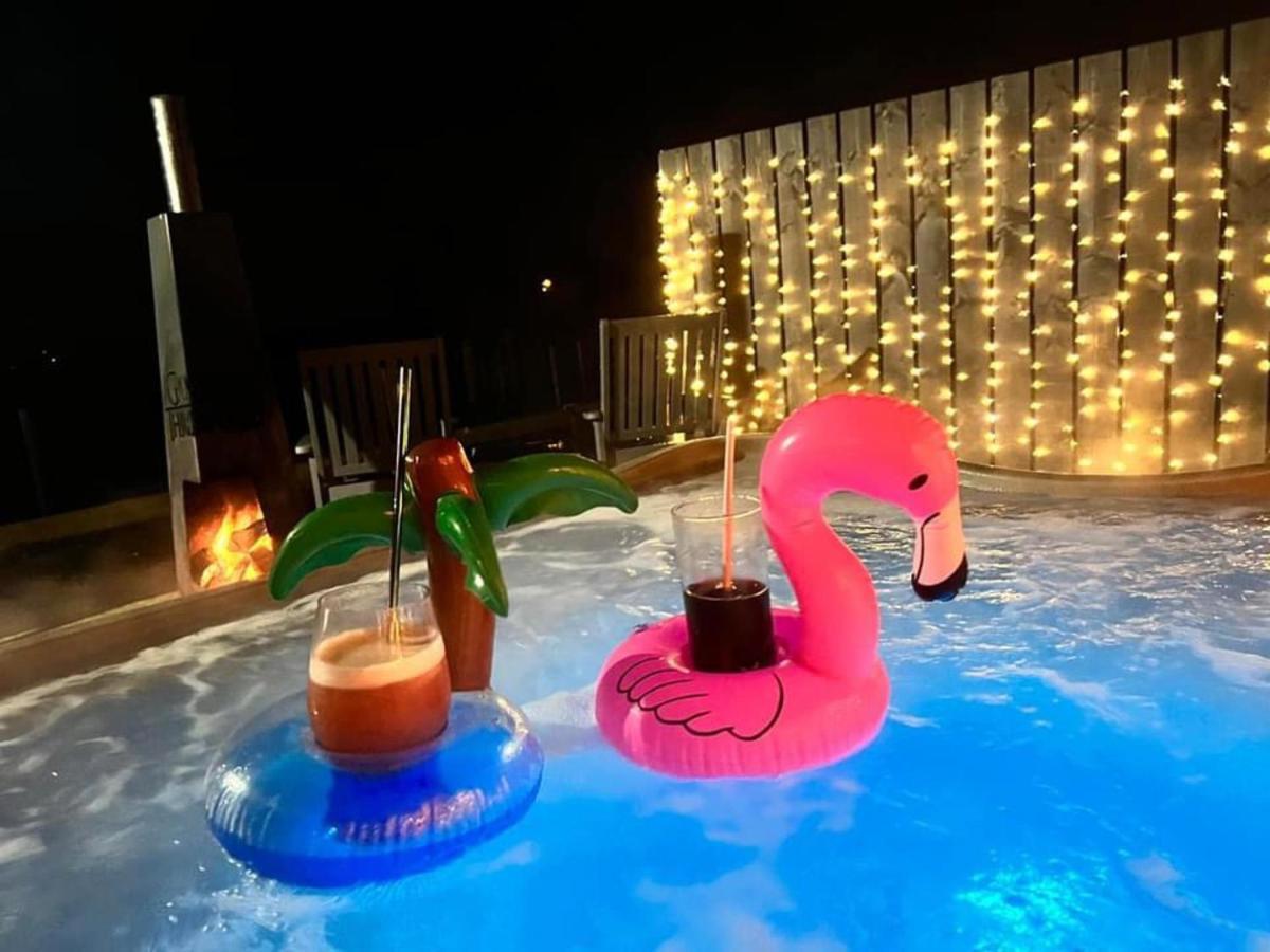 Deerfin Rentals Private Chalet With Hot Tub Ballymena Extérieur photo