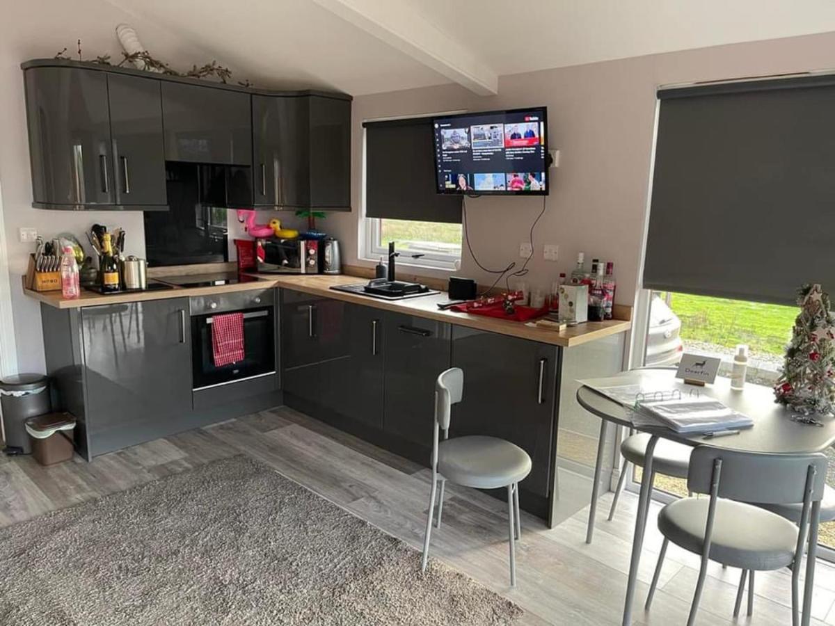 Deerfin Rentals Private Chalet With Hot Tub Ballymena Extérieur photo