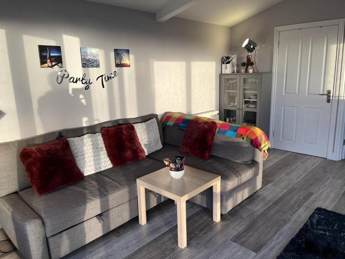 Deerfin Rentals Private Chalet With Hot Tub Ballymena Extérieur photo